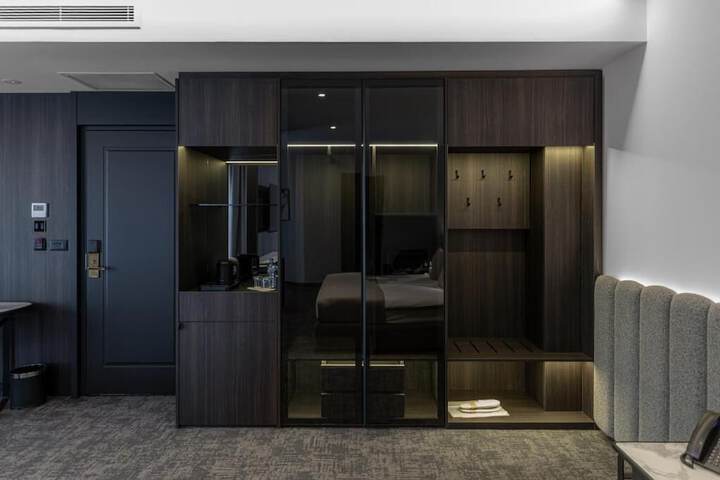 Room 6 of 53