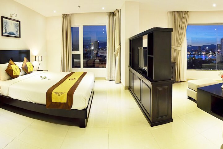 Room 8 of 48