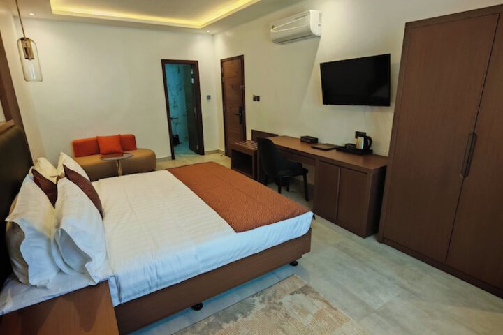 Room 8 of 29