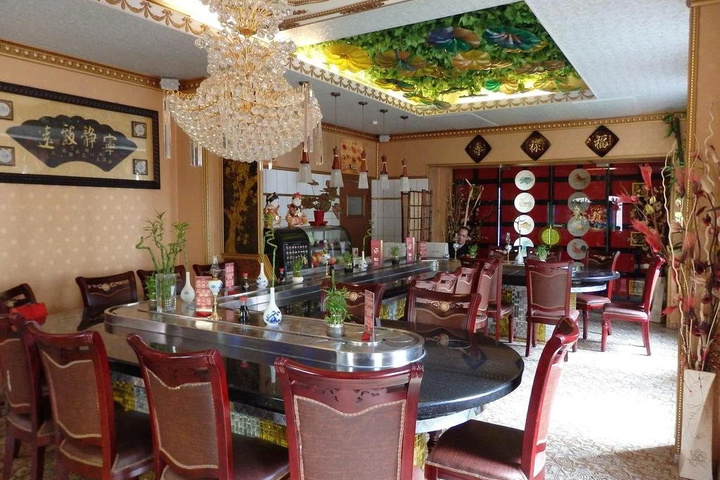 Dining 8 of 11