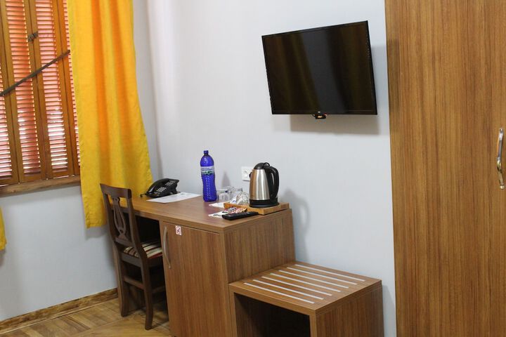 Room 11 of 37