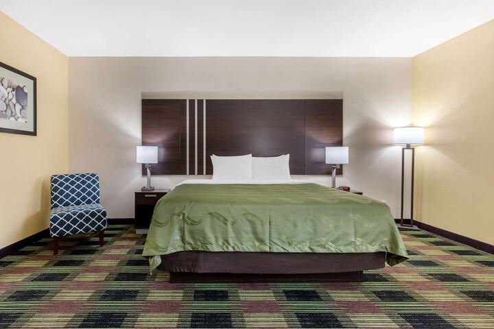 1 King Bed (11 of 15)