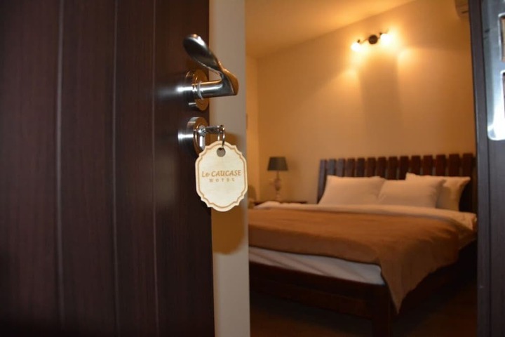 Room 13 of 27