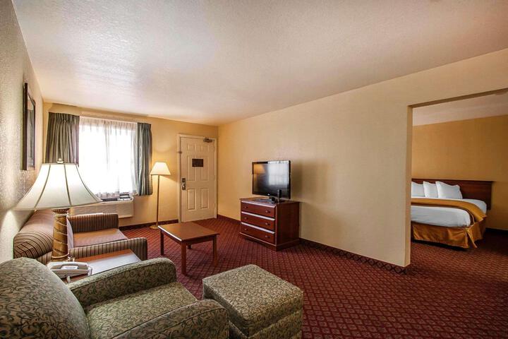 1 King Bed (8 of 15)
