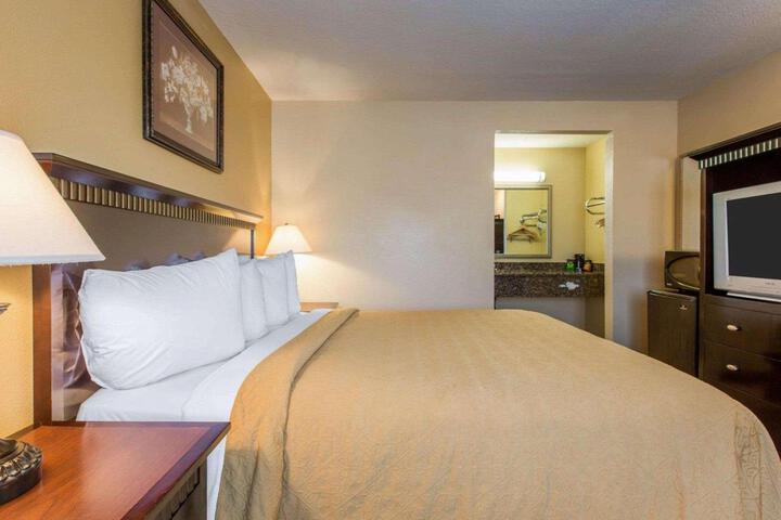 Standard | King Bed (6 of 8)