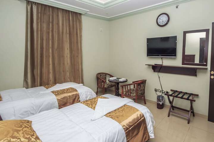 Room 33 of 60