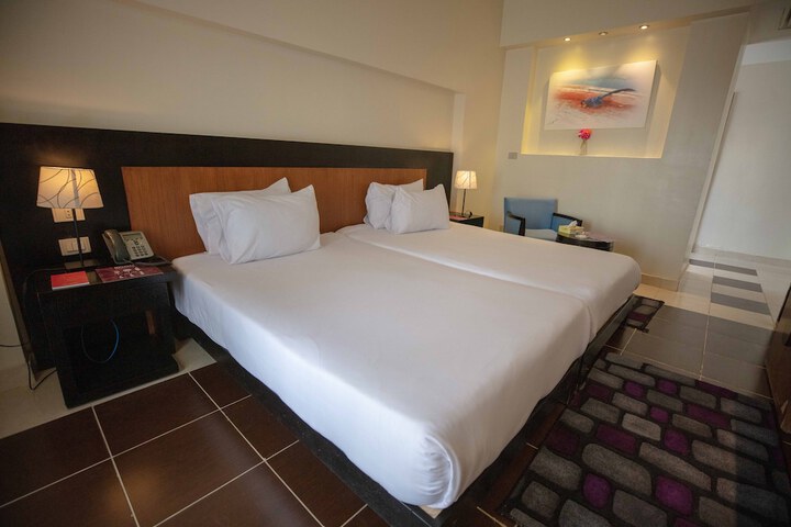 Room 4 of 68