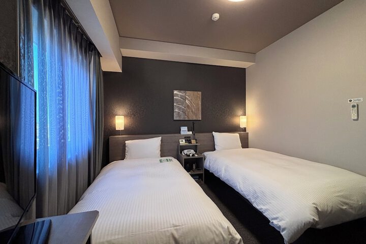 Room 7 of 27
