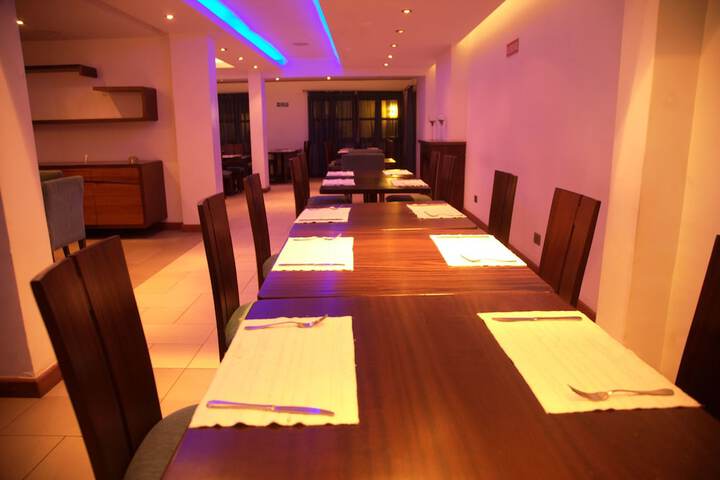 Dining 17 of 29