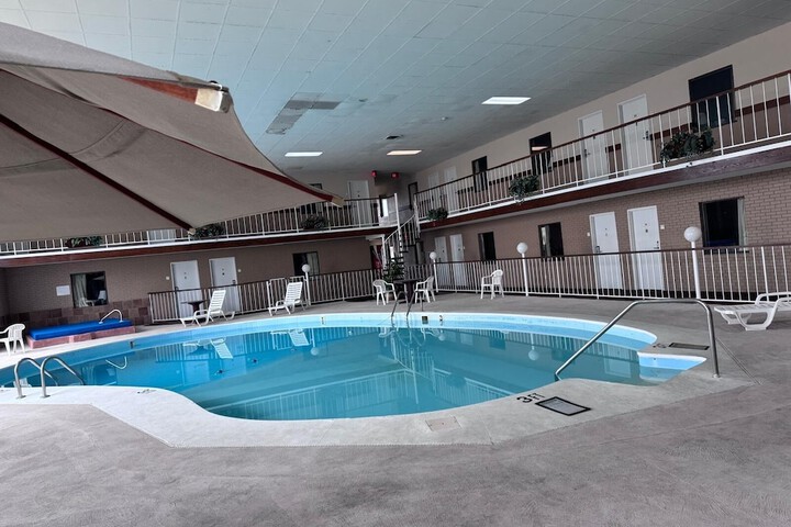 Swimming pool at Knights Inn & Suites Emporia