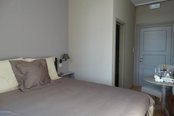 Room 2 of 31