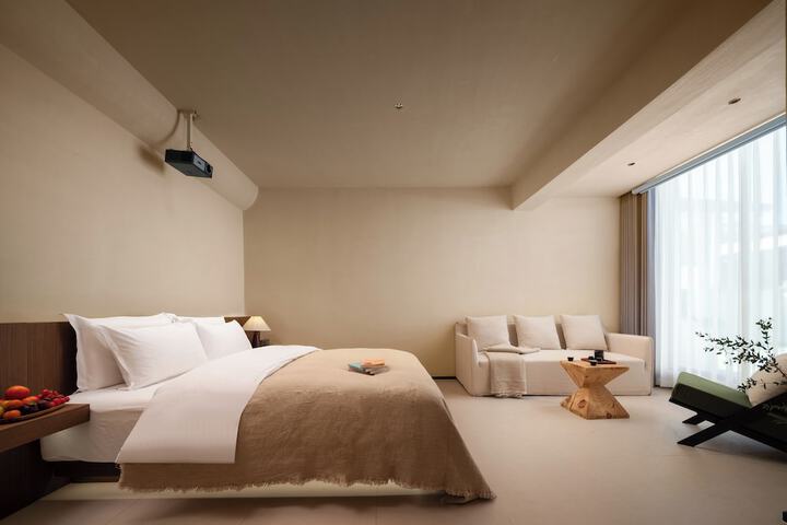 Room 12 of 80