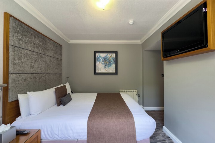 Room 20 of 102