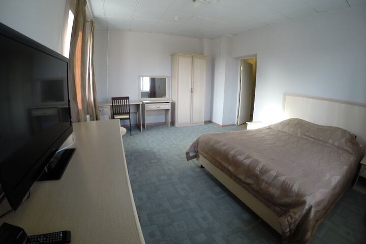 Room 32 of 37
