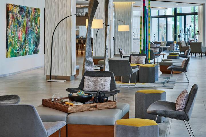 Lobby lounge