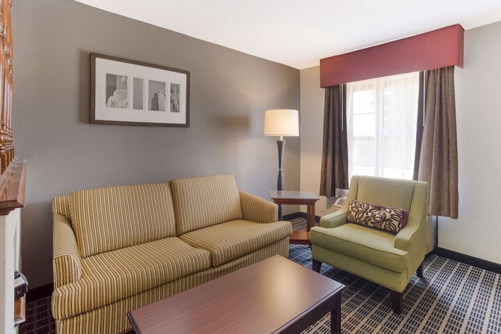 Suite King Bed Sofa (17 of 18)