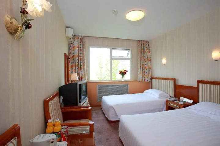 Room 7 of 18
