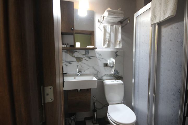 Room 35 of 49