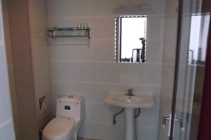 Room 2 of 8