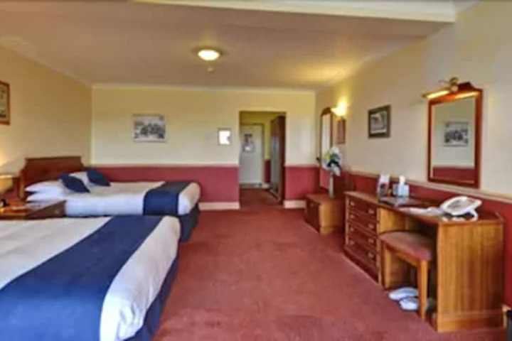 Room 4 of 42