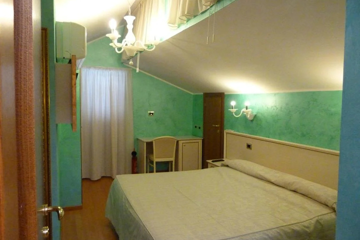 Room 3 of 13