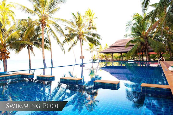 Hotel Pool
