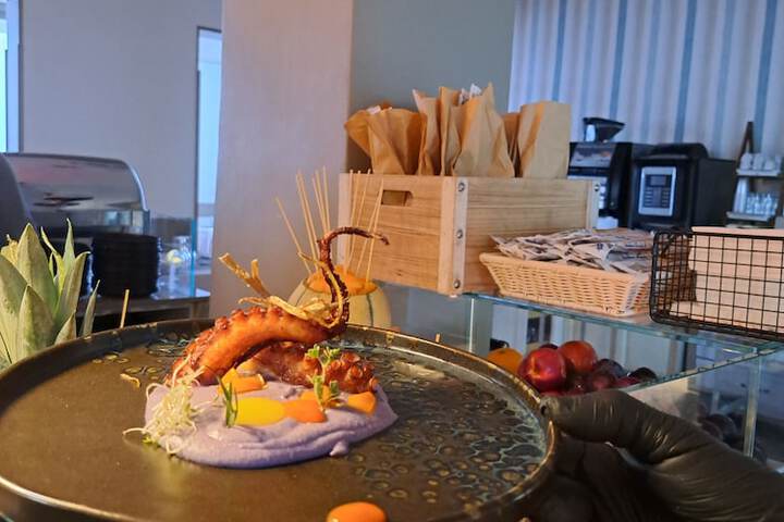 Dining 99 of 139