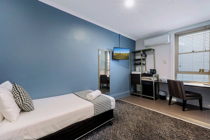 Room 9 of 37