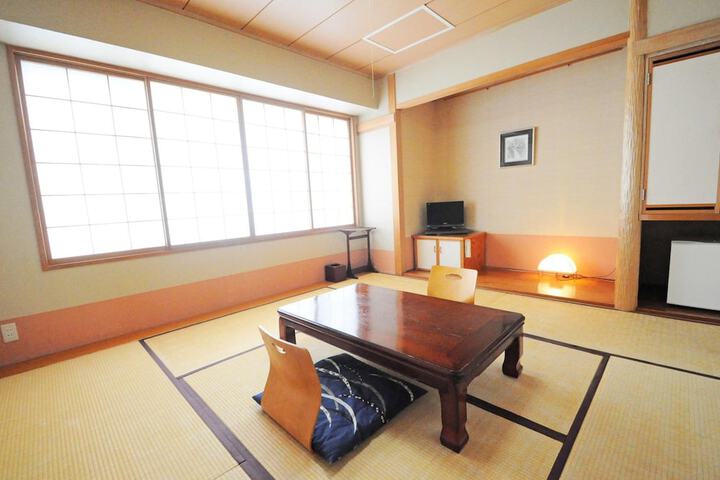 Room 4 of 20
