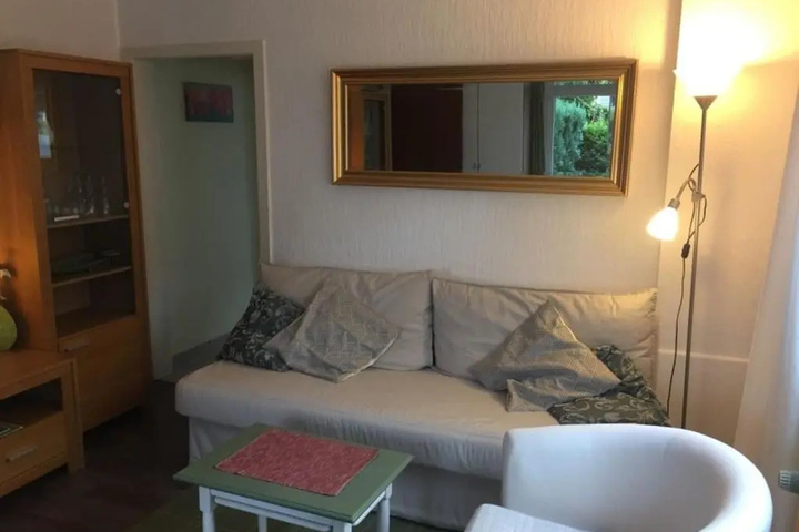 Room 5 of 10
