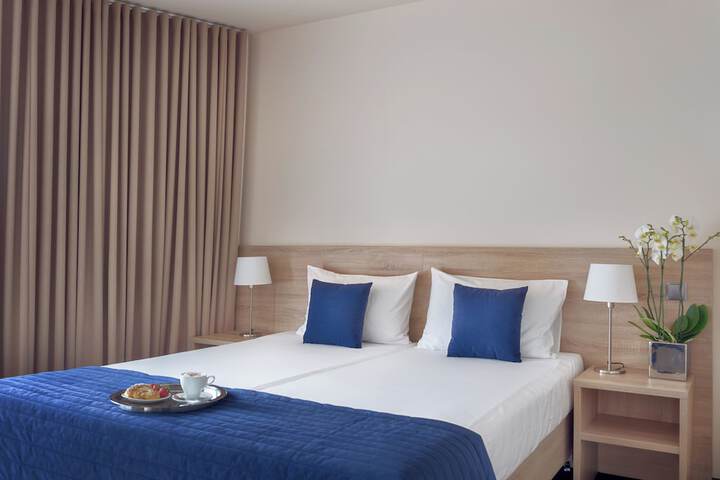 Room 13 of 30