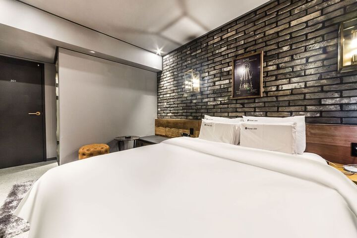Room 45 of 84