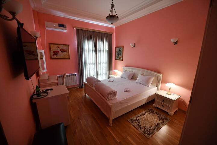 Room 17 of 29