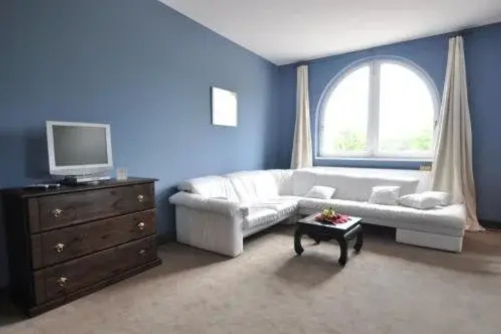 Room 4 of 11