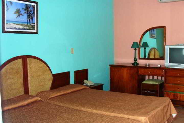 Room 8 of 9