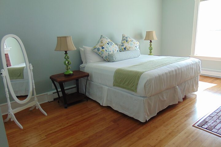 Room 3 of 106