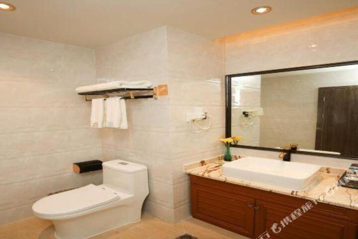 Xinghu Peninsula Hotel (Haikou Provncial Government Sun & mood Duty Free Shop)