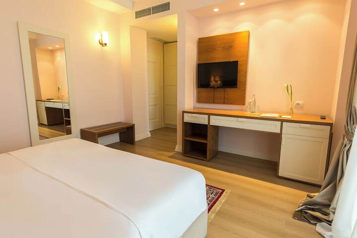 Room 12 of 40