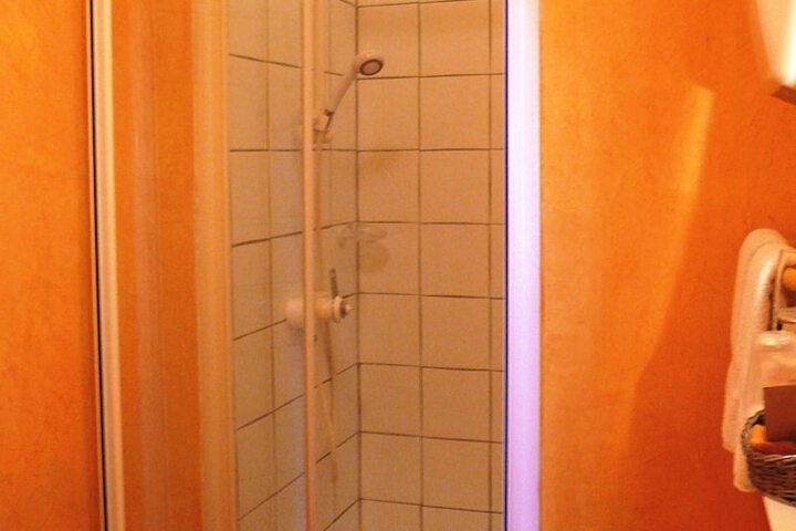 Room 35 of 46
