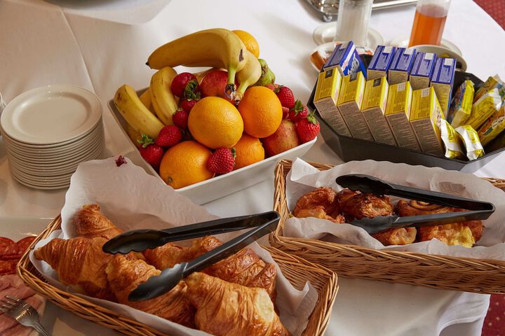 Breakfast/Coffee Service 58 of 142