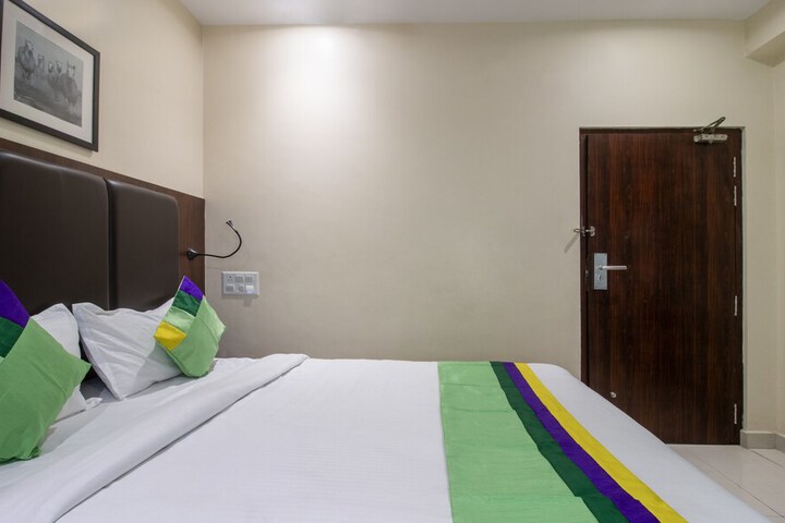 Room 18 of 36