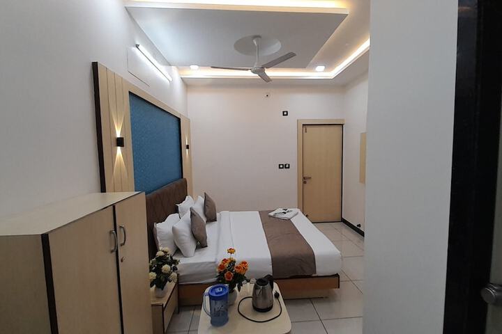 Room 43 of 69