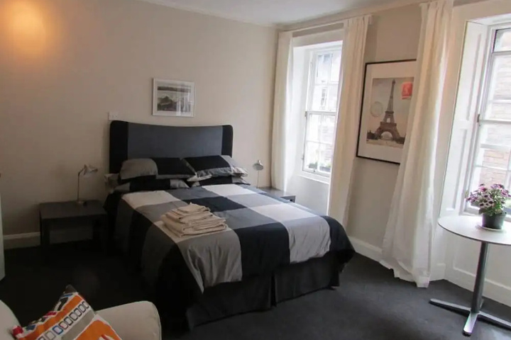 Room 3 of 9