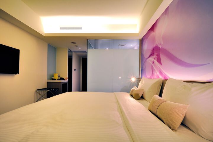 Room 17 of 39