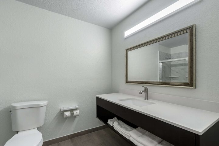 Room 20 of 33