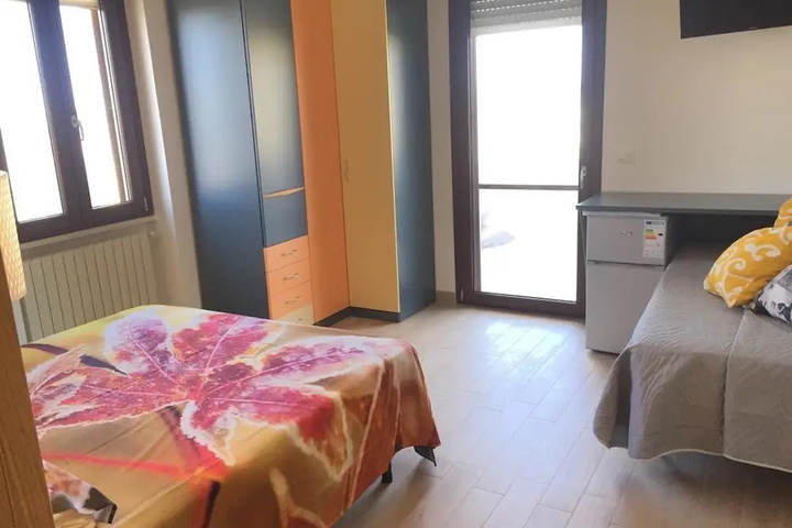 Room 4 of 18