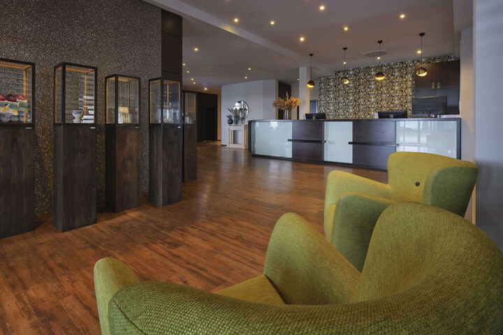 Entrance & Lobby