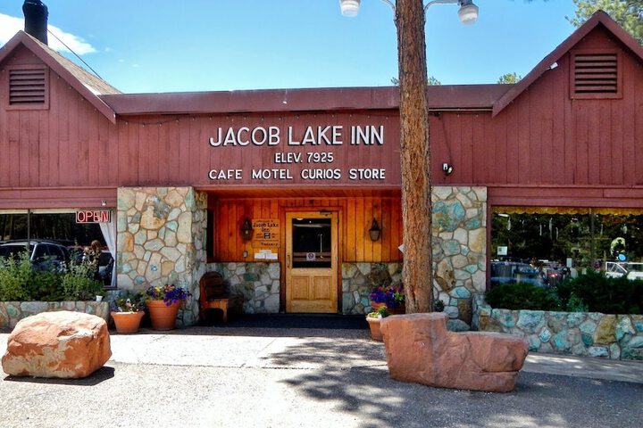 Exterior of Jacob Lake Inn