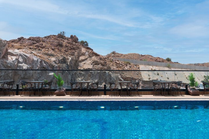 Pool 10 of 14