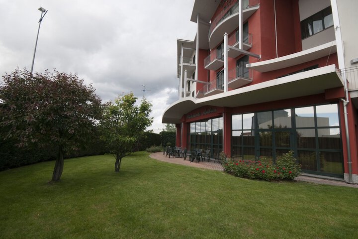Hotel Entry